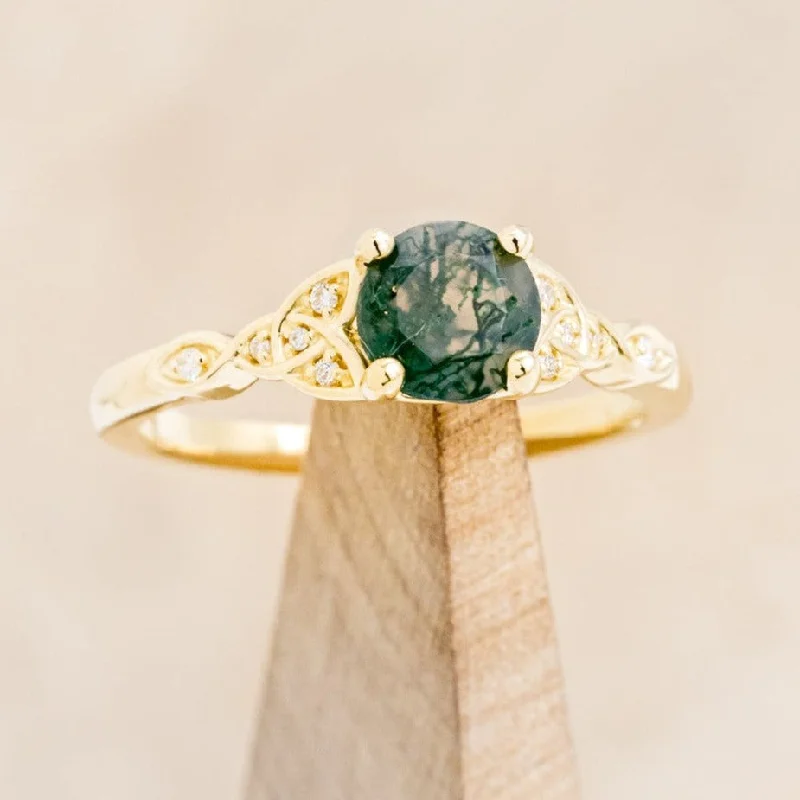 "AIFE" - CELTIC KNOT ENGAGEMENT RING WITH ROUND CUT MOSS AGATE & DIAMOND ACCENTS