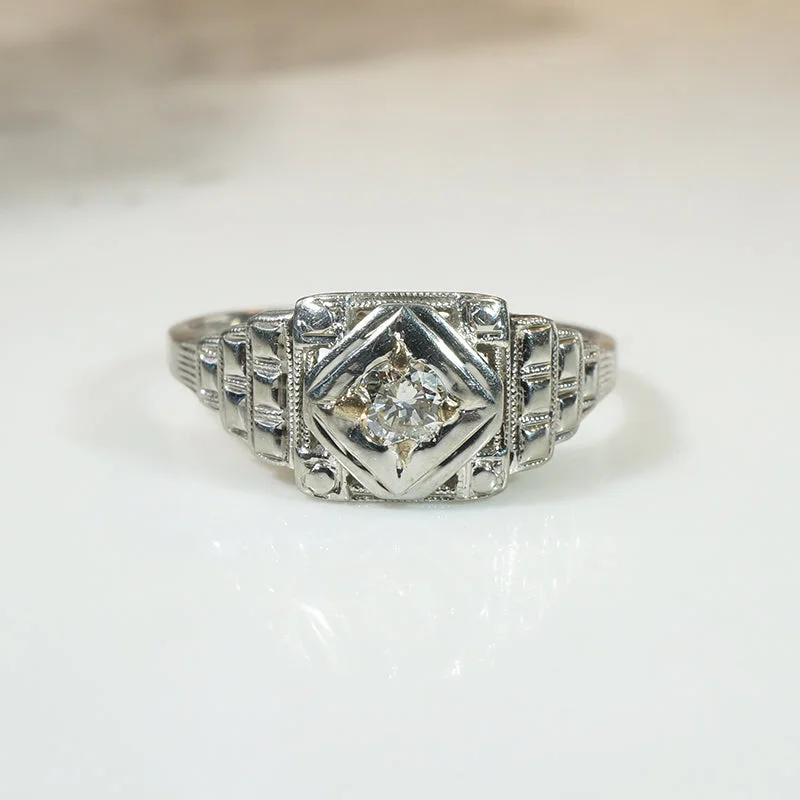 Step Side Filigree Diamond Deco Ring